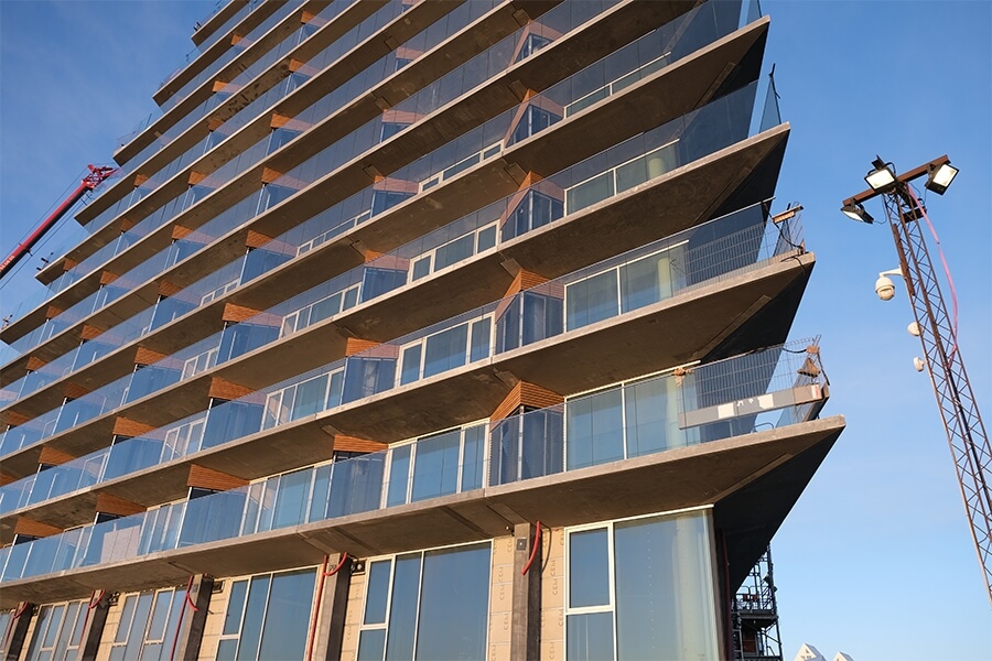 Ny lejlighedskompleks ved Aarhus havn, hvor PavePad bliver brugt ved balkonerne - PaveSystems