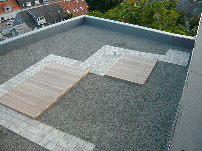 Oversigt af tagterrasse med kombination af materialer - PaveSystems